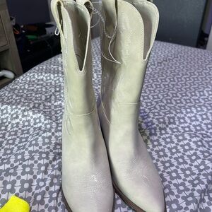 Women’s Cream Western-Inspired Mid-Calf Boots